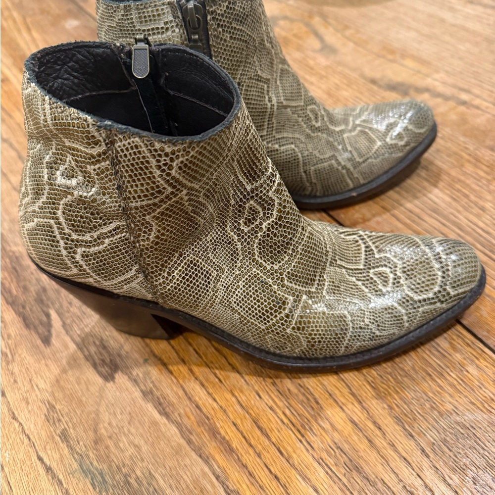 LIBERTY BLACK WOMEN'S BRETON SNAKE PRINT BOOTIES - ROUND TOE Size 8 Padded Insol - Picture 3 of 11